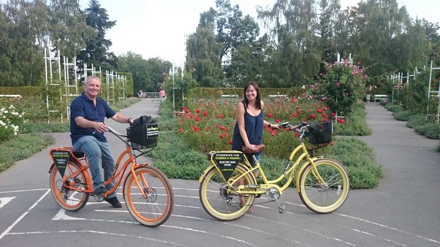 Prague: 7 Best Viewpoints of Prague E-Bike Tour - Old Town Orientation Stop: Seeing the Classic Core Without the Grind
