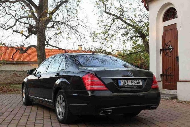 Prague airport luxury transfer by a Mercedes Benz S class - Departure Transfers: Booking Early for a Smooth PRG Exit