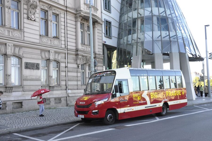 Prague: Big Bus Hop-on Hop-off, Castle Tour and River Cruise - The Historical Center Bus Rules, and Why the Red Line Can Feel Easier