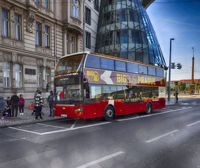 Prague: Big Bus Hop-on Hop-off, Castle Tour and River Cruise - How the Hop-on Hop-off Really Helps You in Old Town