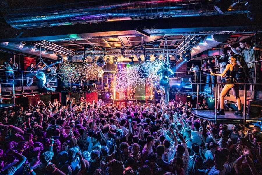 Prague: Boat Party with Unlimited Drinks & After Party Entry - The stops that matter: Charles Bridge, Kampa Island, Prague Castle, Rudolfinum