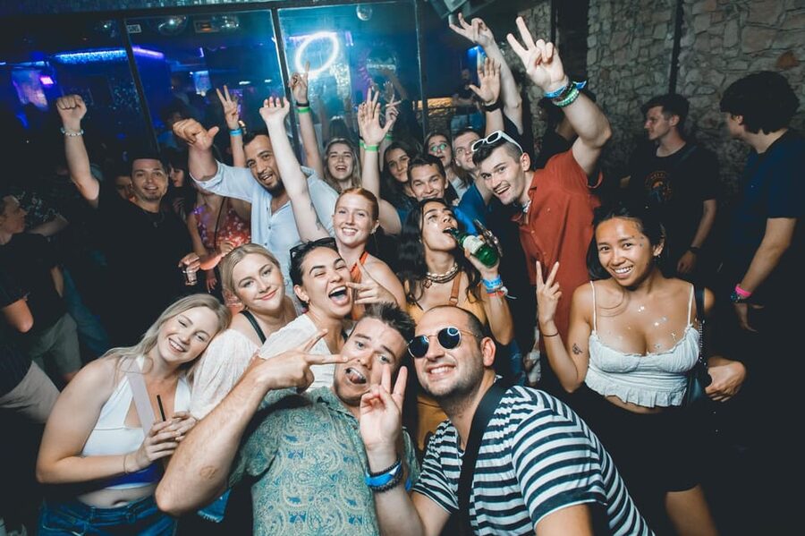 Prague: Boat Party with Unlimited Drinks & After Party Entry - Weather, photos, and comfort: the unglamorous part that matters