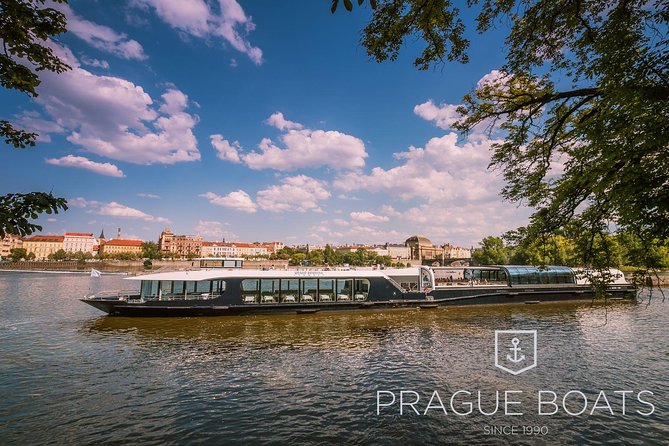 Prague Boats 2-hour Lunch Cruise - Onboard Comfort and the Meal: What Lunch Feels Like Here