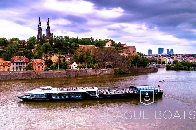 Prague Boats 3-hour Dinner Cruise - Smíchov locks: when the cruise slows down and gets interesting