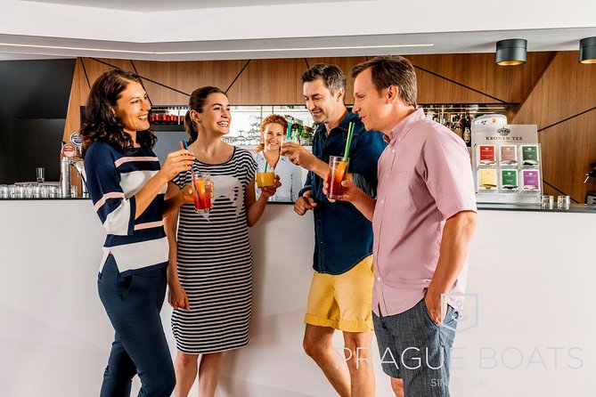 Prague Boats 3-hour Dinner Cruise - Live music on board: great when you’re in the right spot