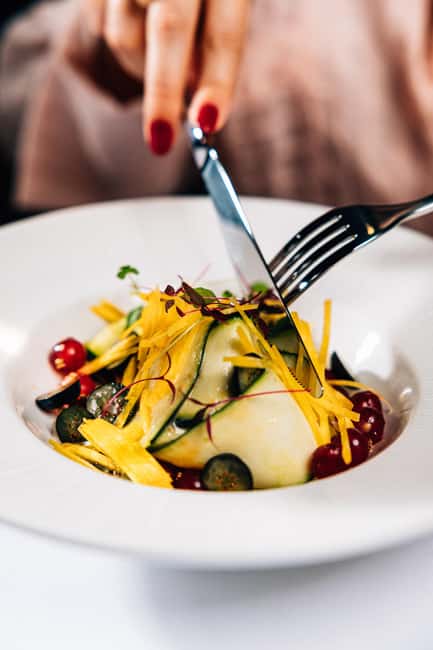 Prague:Breathtaking Cabaret Show with 4-Course Dinner Option - When to Go and What to Wear for a Smart Casual Cabaret