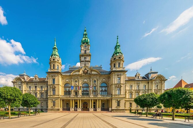 Prague-Budapest One-Way Sightseeing Day Tour - Stop 1: Zamek Lednice Gardens, Palm House, and the 60-Meter Minaret Views