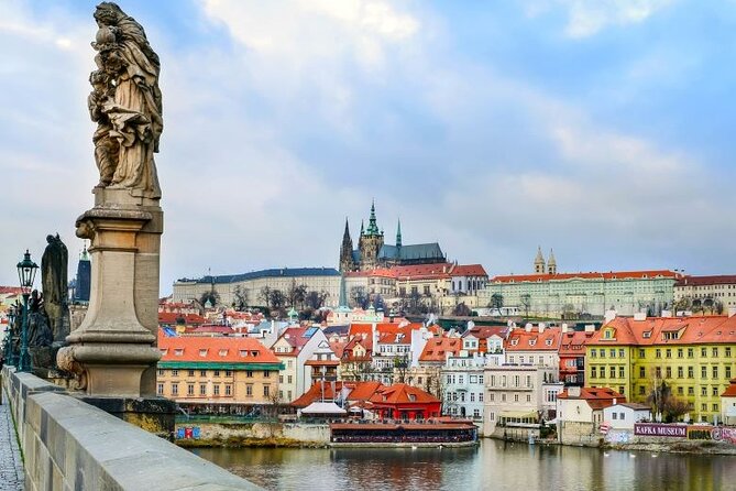 Prague: Bus Tour, Walking Tour, River Cruise and Lunch - Prague Castle Area: What the 1-Hour Walk Really Delivers