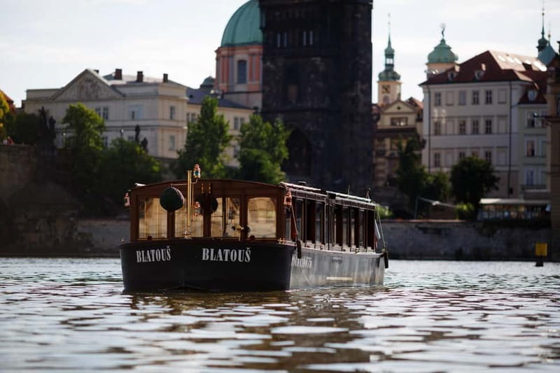 Prague: Canal Cruise Around Charles Bridge - Key highlights worth your time
