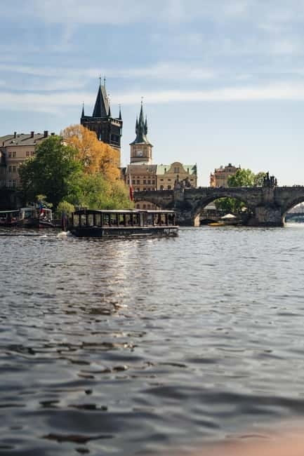 Prague: Canal Cruise Around Charles Bridge - The 45-minute flow: what you see, in the right order