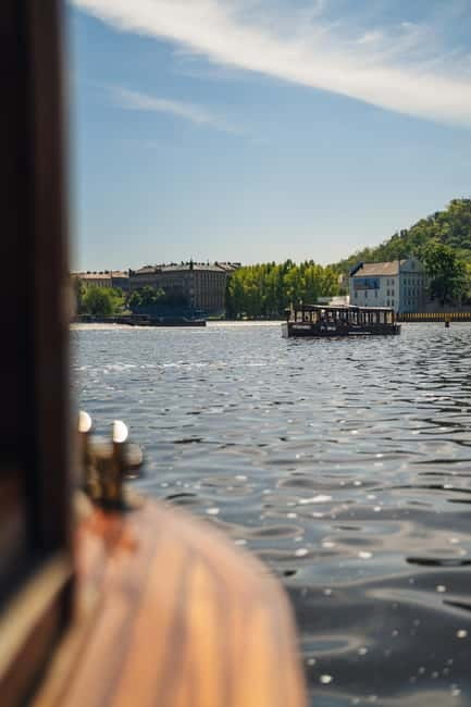Prague: Canal Cruise Around Charles Bridge - Photo tips for Charles Bridge and Čertovka