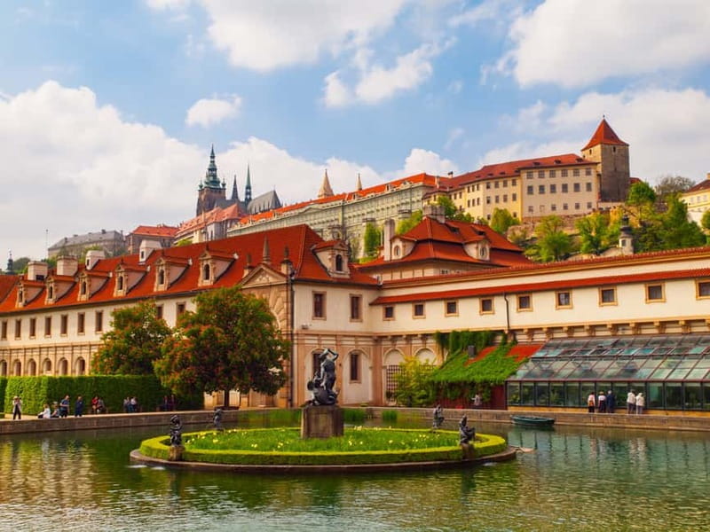 Prague Castle: 1-Hour Introduction Tour with Entry Ticket - What happens in the first stage of the tour