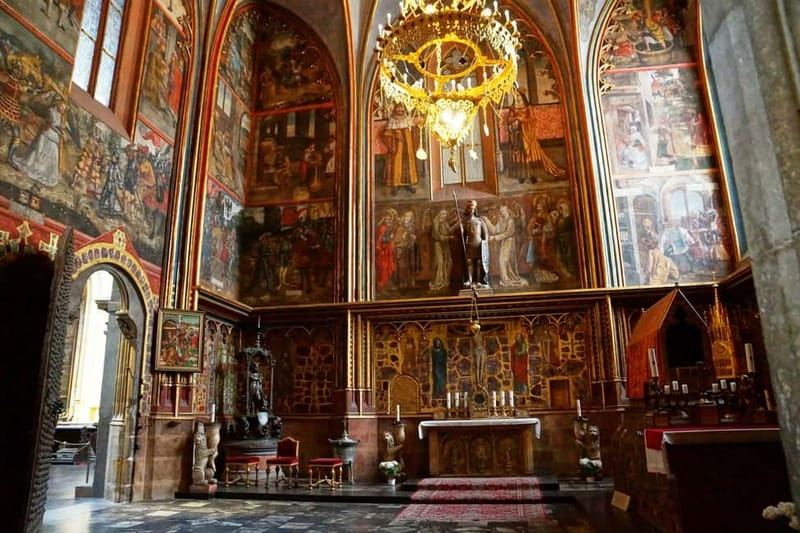 Prague Castle: 1-Hour Introduction Tour with Entry Ticket - St. Vitus Cathedral: why the intro helps you see the whole place