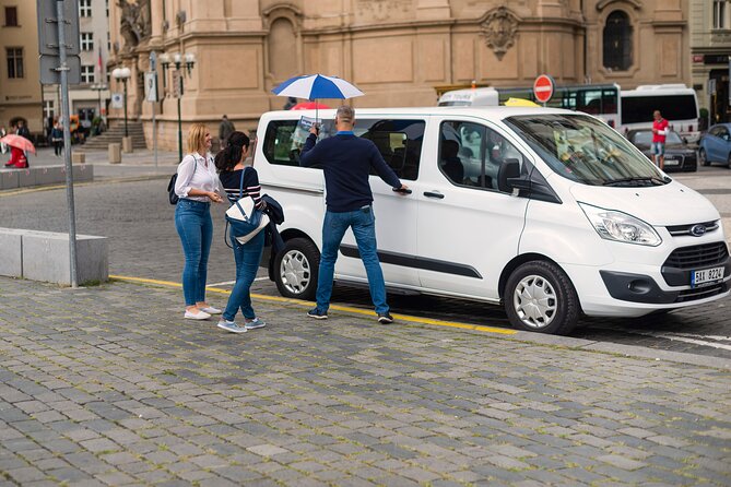 Prague Castle: Admission Ticket With Bus Transfer And Audioguide - The Minibus Transfer Up the Hill (And How to Use the Arrival Time)
