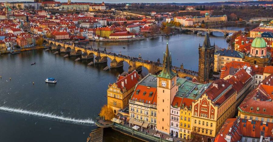 Prague: Castle and Jewish Quarter Tour with Cruise and Lunch - Should you book this tour?