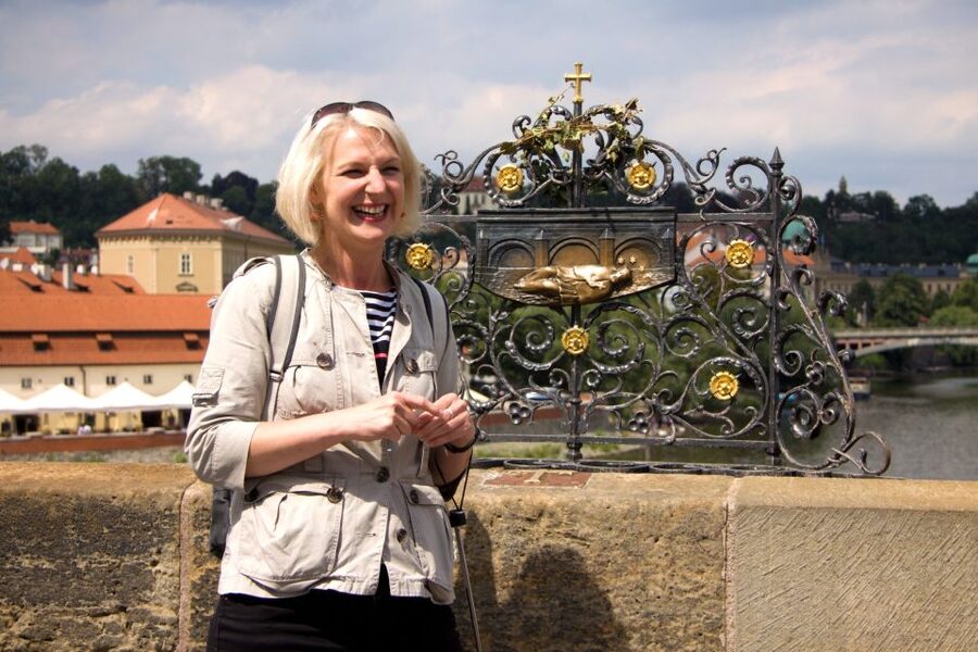 Prague: Castle and Jewish Quarter Tour with Cruise and Lunch - Charles Bridge Museum, then Lesser Town streets on foot