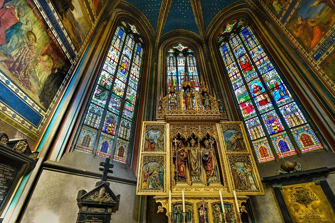 Prague Castle and Lobkowicz Palace entrance tickets - Prague Castle Church Stops: St. Vitus Cathedral and St. George’s Basilica