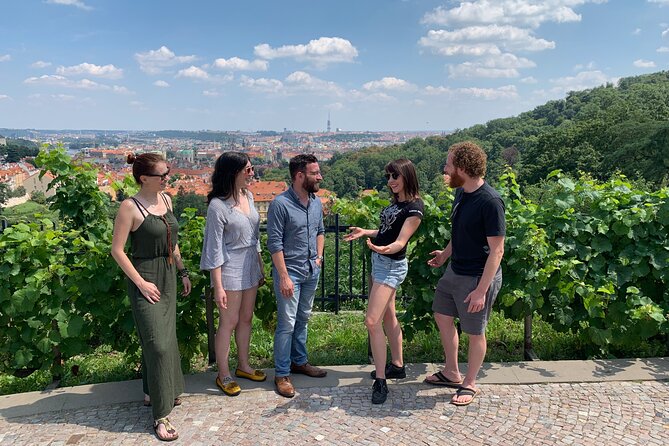 Prague Castle and Pubs Tour with Drinks Included - Prague Castle highlights without paid-entry tickets