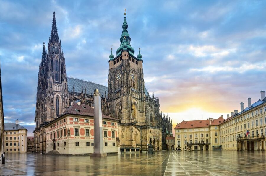 Prague Castle and St. Vitus Cathedral Private Walking Tour - Guides, pacing, and the difference between facts and stories