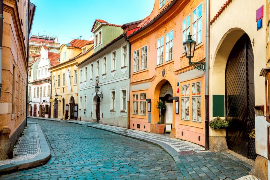 Prague Castle & Castle District: 2-Hour Guided Tour - The guide experience: what makes it consistently rated highly