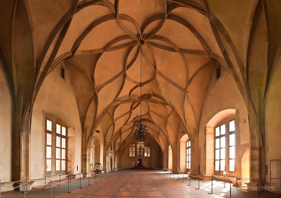 Prague Castle: Royal Palace, Cathedral, and Golden Lane Tour - Key highlights worth your attention