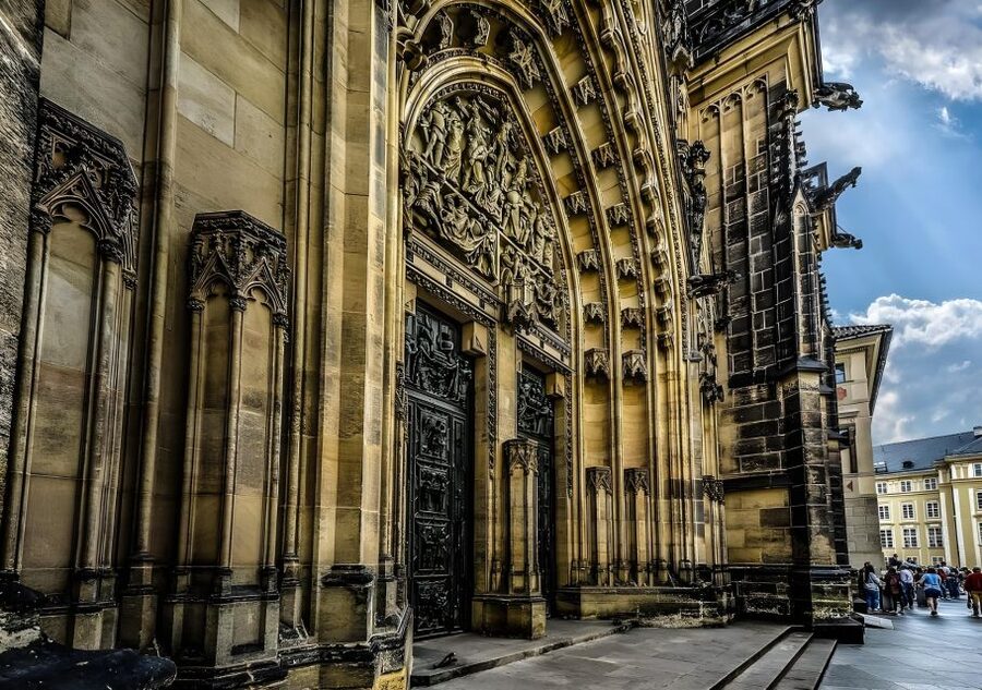 Prague Castle: Royal Palace, Cathedral, and Golden Lane Tour - Getting your castle tickets right: what the tour includes, what it doesn’t