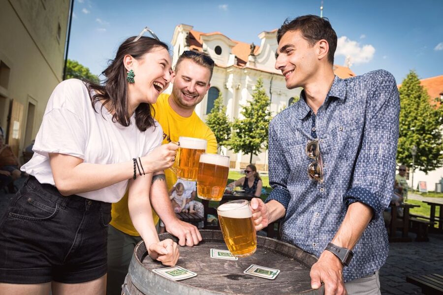 Prague: Castle Side Breweries & Pubs Guided Walking Tour - Beer tastings: from Pilsner Urquell to a monastery micro-brewery
