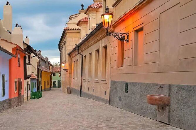 Prague Castle Skip-The-Line Ticket with Audio guide - Entering the Prague Castle complex: what to expect on the ground