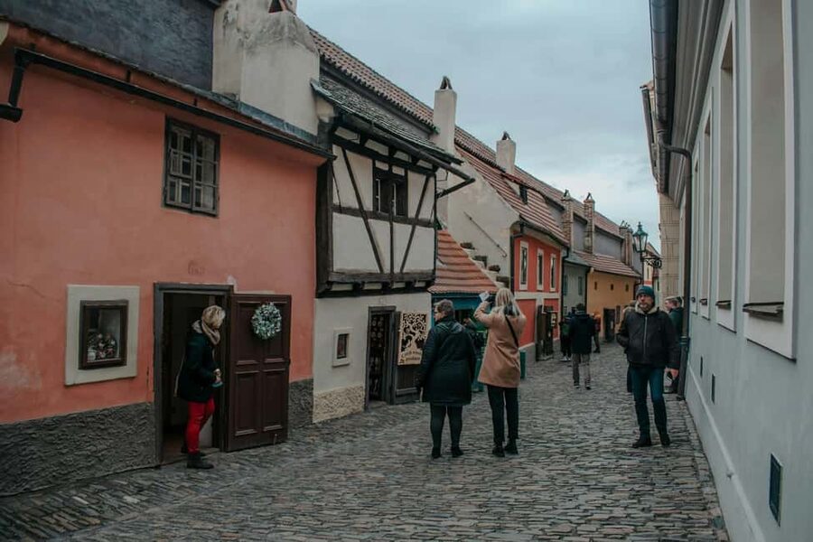 Prague Castle, St. Vitus Cathedral, Royal Palace, St. George's Basilica - Golden Lane: Rudolf II’s experiments and Kafka’s small Prague