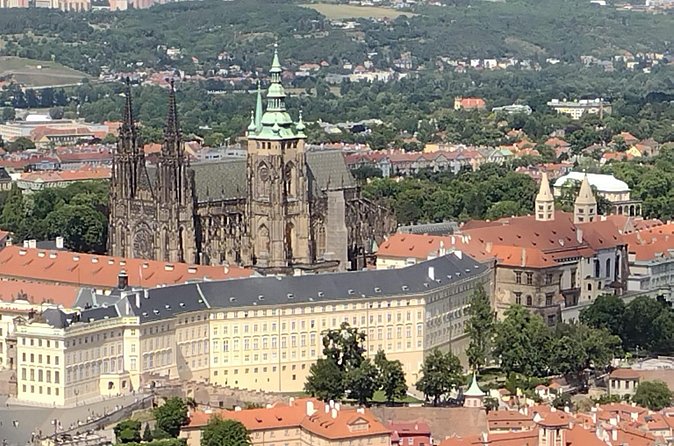 Prague Castle Tour - The guide can make it: Tom and Zach in real feedback