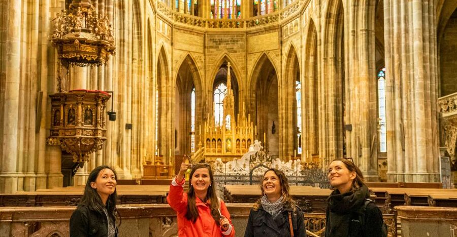 Prague: Castle Tour with Local Guide and Entry Ticket - Key things you will notice right away