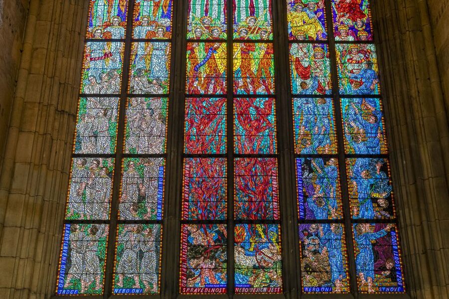 Prague: Castle Tour with Local Guide and Entry Ticket - Why Prague Castle feels magical, even with crowds