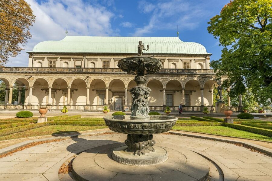 Prague: Castle Tour with Local Guide and Entry Ticket - Old Royal Palace and Vladislav Hall: where power feels like architecture