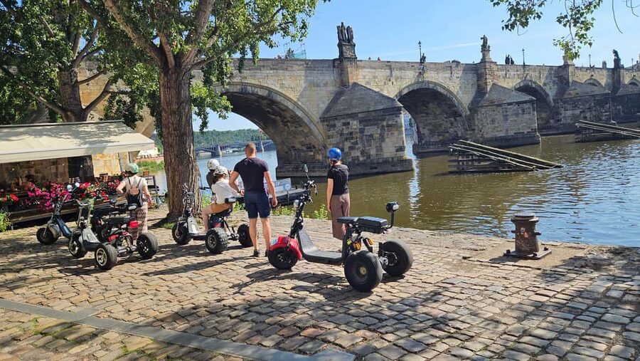 Prague: Castle Viewpoints & Charles Bridge Trike Tour - Getting Your Bearings Fast on an Electric Trike