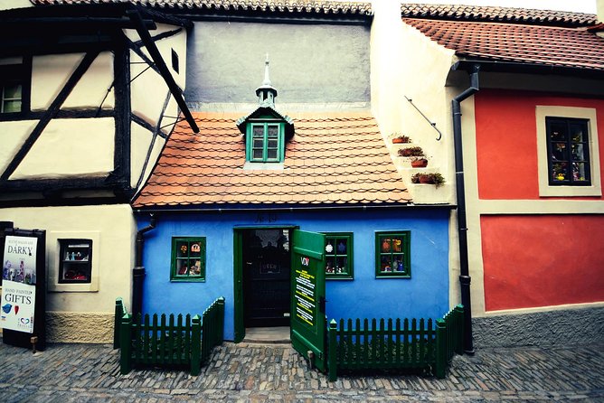 Prague Castle Walking Tour - Golden Lane: Colorful Cottages, Artisan Lives, and a Surprisingly Practical Water Stop