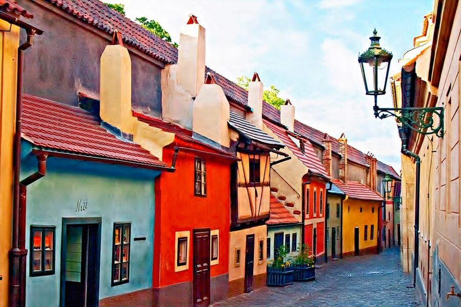Prague Castle Walking Tour with Live Guide - Where to meet Martin Tour in Old Town Square, and how to get there