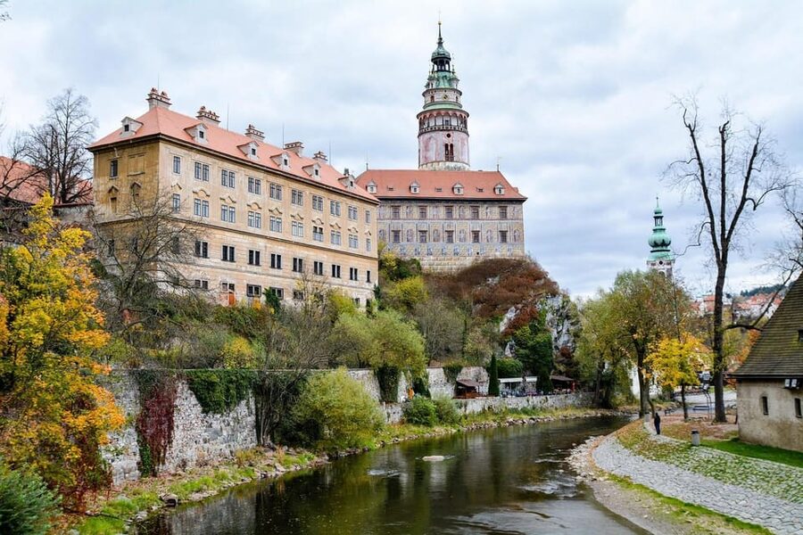 Prague: Cesky Krumlov Private Day Tour - Old Town Footsteps: St. Vitus and the Best Spots for River Views