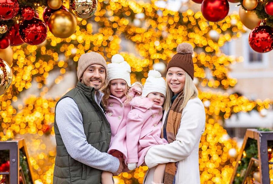 Prague: Christmas/Easter Markets Tour with Photoshoot - Why Old Town Square makes the best holiday photo set