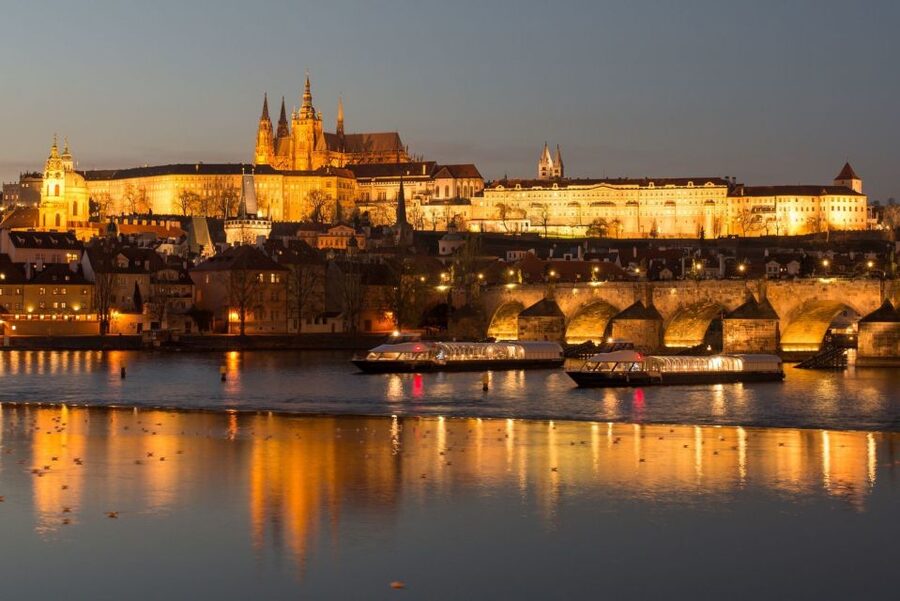 Prague: City Tour and Dinner Cruise with Hotel Pickup - Why This Prague Night Combo Tour Feels Efficient (Not Rushed)