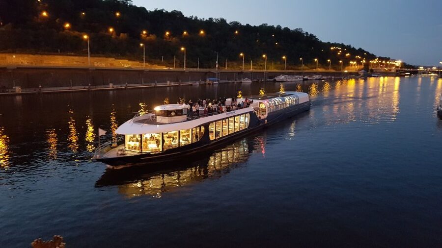 Prague: City Tour and Dinner Cruise with Hotel Pickup - Hotel Pickup, Then a 45-Minute Minibus City Tour to Get Your Bearings