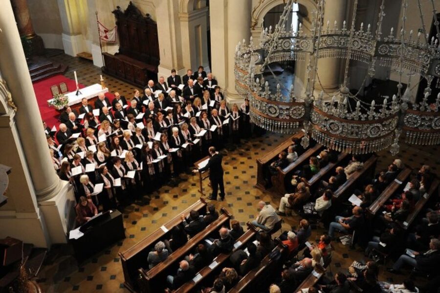 Prague: Classical Concert in St. Nicholas Church - Who Should Book This and Who Might Skip It