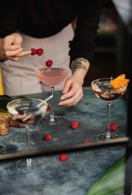 Prague: Cocktail Making Workshop with Bartender - Where You Start: Finding the Workshop at Wenceslas Square