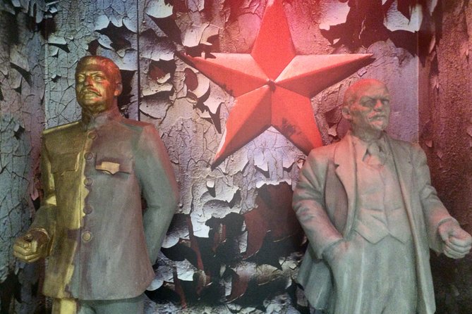 Prague Communism tour with visit of Communism museum - Museum of Communism, 90 minutes that give you the right lens
