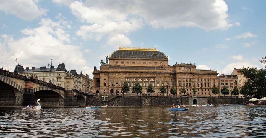 Prague Complete Tour in Spanish & Lunch, Tickets - A Spanish Guided Walk That Covers Old Town, Jewish Quarter, Lesser Town, and Prague Castle