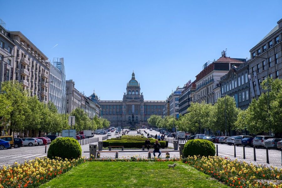 Prague Complete Tour in Spanish & Lunch, Tickets - Kafka, Mozart, and the Powder Tower and Municipal House Stops