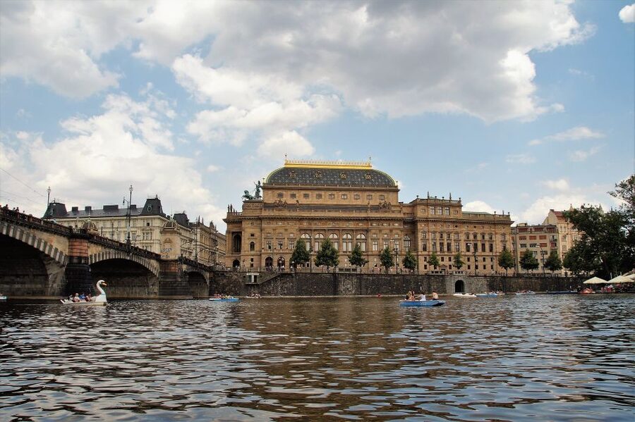 Prague Complete Tour in Spanish & Lunch, Tickets - Lunch Break in a Local Restaurant: How to Make the Most of the Included 1 Course