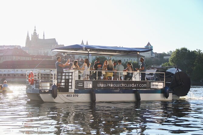 Prague Cycle Boat - The Swimming Beer Bike - Your 1.5-hour rhythm on the water: how the route feels