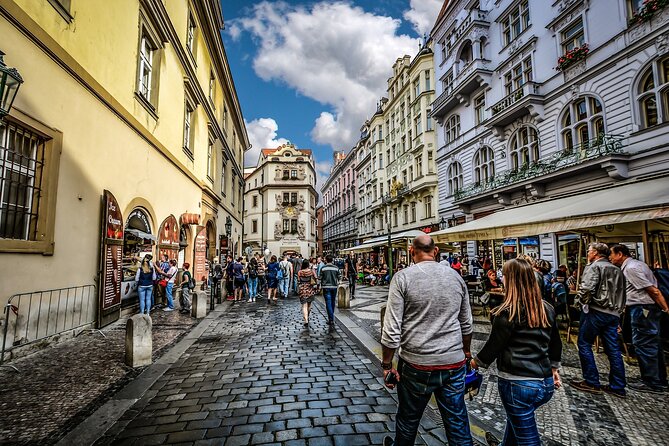 Prague DeLuxe Tour: Views, Hidden Gems, Tastings & River Cruise - Stare Město sweets and crossing Charles Bridge without feeling panicked