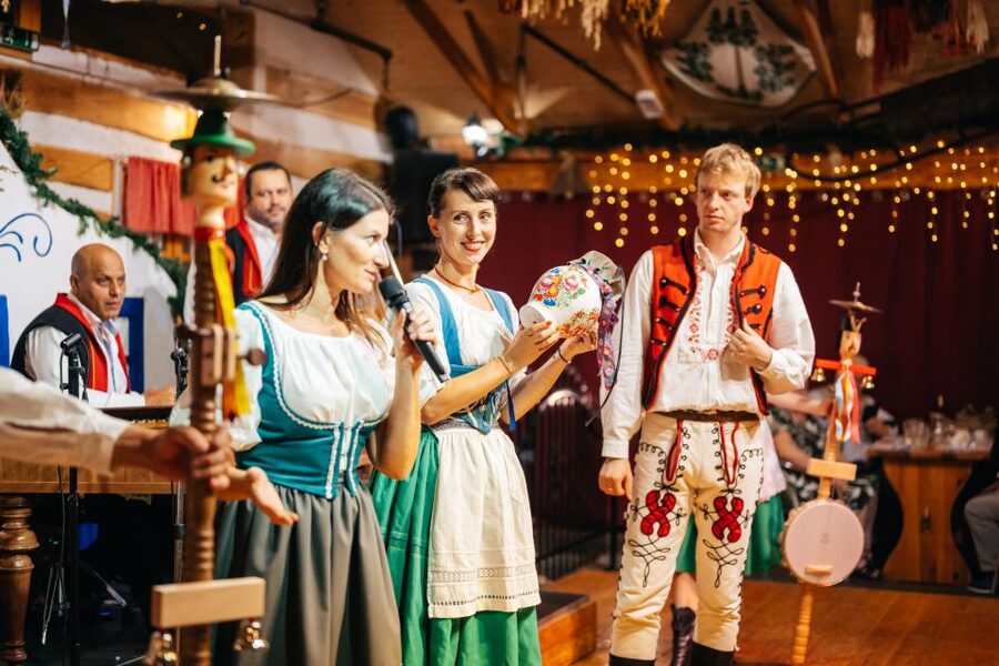 Prague: Dinner with Folk Show and Open Bar - From Your Hotel to a Czech Restaurant: How the Evening Starts