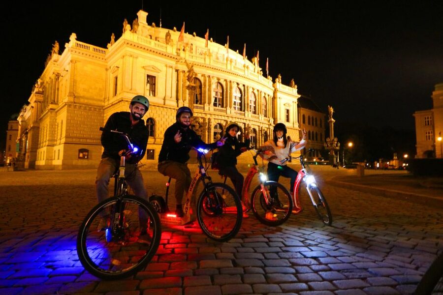 Prague: E-Bike/E-Scooter Viewpoint Tour - Prague Castle complex break: the calm pause before the big panoramas